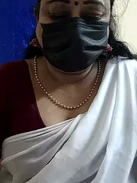 Snapshot of rekha_naier chatting on 5, 10, 2025 rekha naier online show from 5, 10, 2025