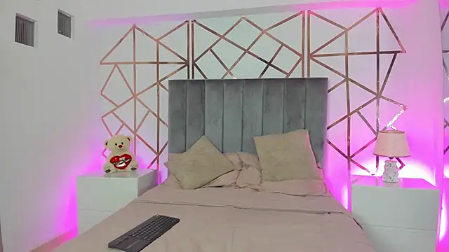 Snapshot of Giselle_Roldan chatting on 5, 3, 2025 Giselle Roldan online show from 5, 3, 2025