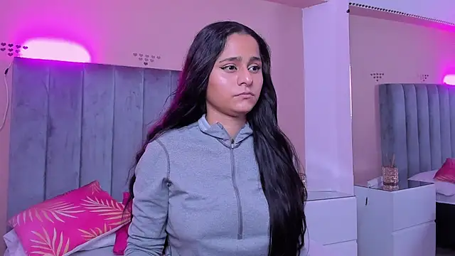 Giselle Roldan online show from 25, 6, 2026