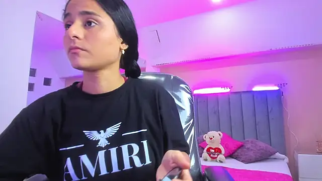 Giselle Roldan online show from 19, 12, 2025