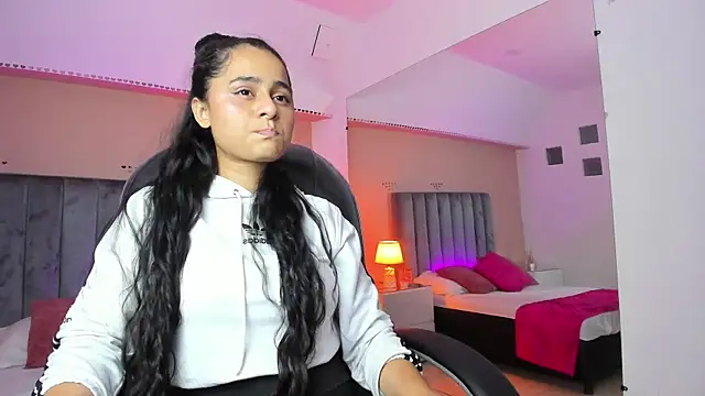 Giselle Roldan online show from 3, 6, 2026