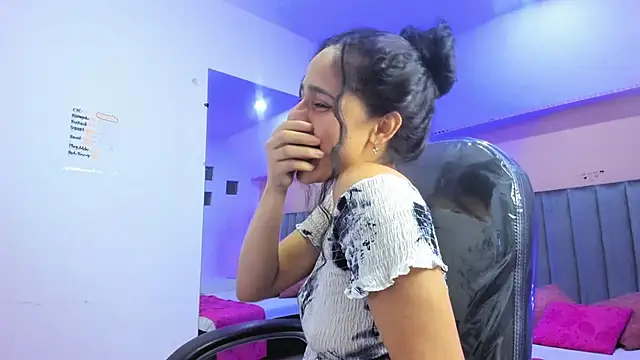 Giselle Roldan online show from 27, 2, 2026