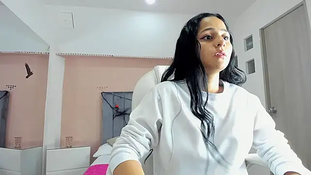 Snapshot of Giselle_Roldan chatting on 8, 10, 2025 Giselle Roldan online show from 8, 10, 2025