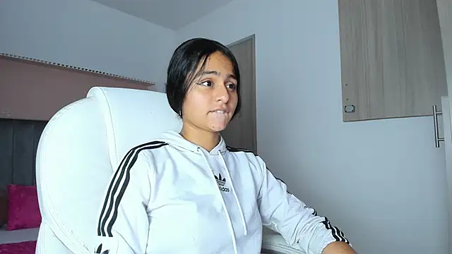 Snapshot of Giselle_Roldan chatting on 13, 9, 2025 Giselle Roldan online show from 13, 9, 2025