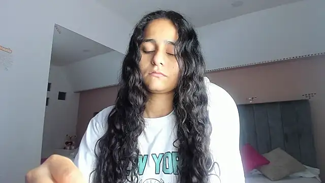 Snapshot of Giselle_Roldan chatting on 26, 9, 2025 Giselle Roldan online show from 26, 9, 2025