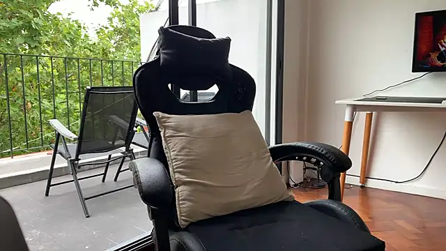 Den BlueXx online show from 1, 3, 2025