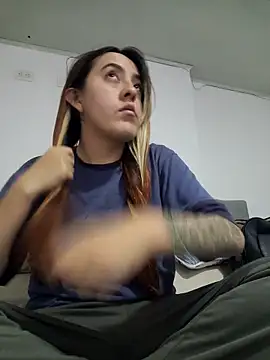 Snapshot of SarahXRusso chatting on 4, 2, 2025 SarahXRusso online show from 4, 2, 2025