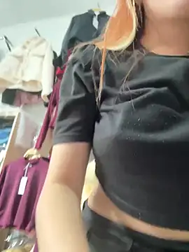 Snapshot of SarahXRusso chatting on 2, 1, 2025 SarahXRusso online show from 2, 1, 2025