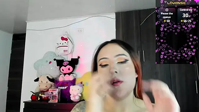 Snapshot of SarahXRusso chatting on 4, 3, 2025 SarahXRusso online show from 4, 3, 2025