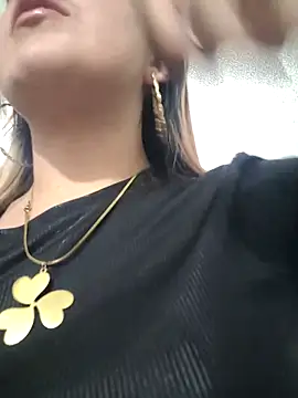 Snapshot of SarahXRusso chatting on 11, 3, 2025 SarahXRusso online show from 11, 3, 2025