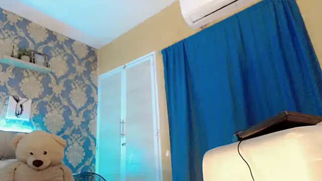 nicoledollts online show from 8, 4, 2026