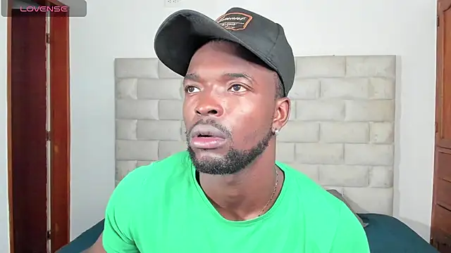 Snapshot of Dylan_Taylor chatting on 18, 11, 2025 Dylan Taylor online show from 18, 11, 2025