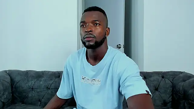 Snapshot of Dylan_Taylor chatting on 31, 10, 2025 Dylan Taylor online show from 31, 10, 2025