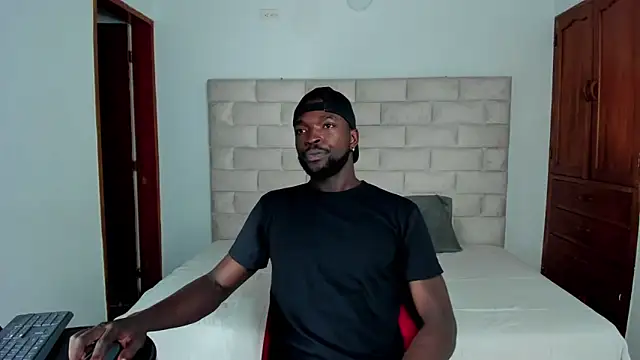 Snapshot of Dylan_Taylor chatting on 15, 11, 2025 Dylan Taylor online show from 15, 11, 2025