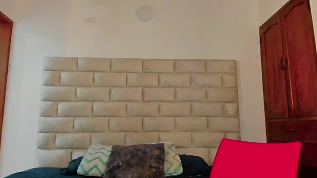 Snapshot of Dylan_Taylor chatting on 25, 11, 2025 Dylan Taylor online show from 25, 11, 2025