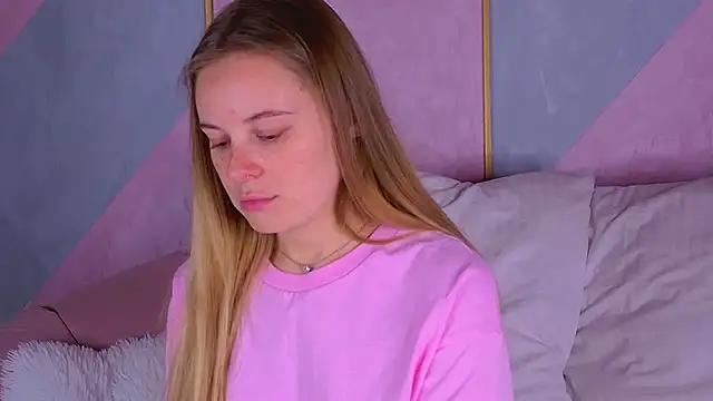 BeatriceEsmont online show from 22, 10, 2025