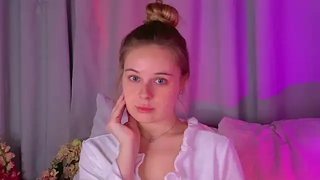 BeatriceEsmont online show from 18, 9, 2025