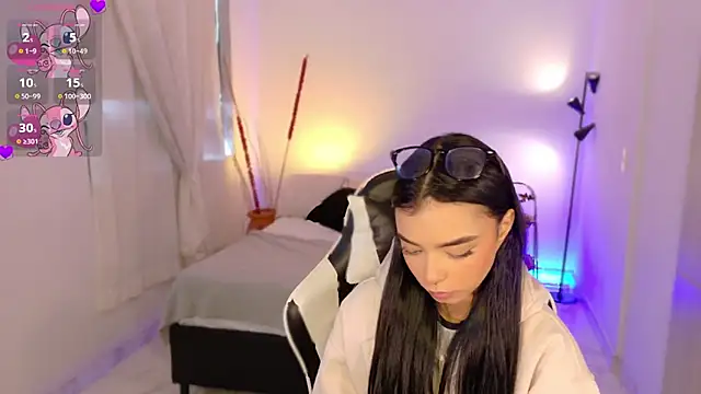 AnabelWolf online show from 27, 10, 2025