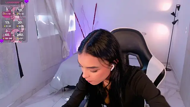 AnabelWolf online show from 4, 12, 2025