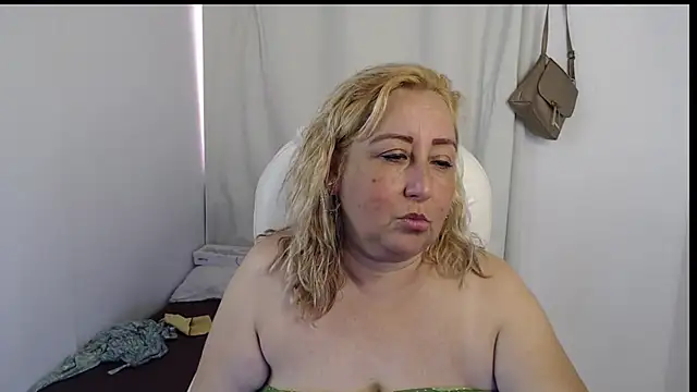 Xileny-Halliwey online show from 2, 10, 2025