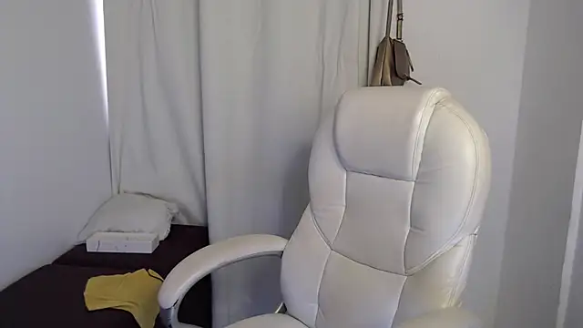 Xileny-Halliwey online show from 10, 10, 2025