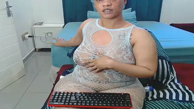 Snapshot of LolaTwerksXX chatting on 3, 7, 2026 LolaTwerksXX online show from 3, 7, 2026
