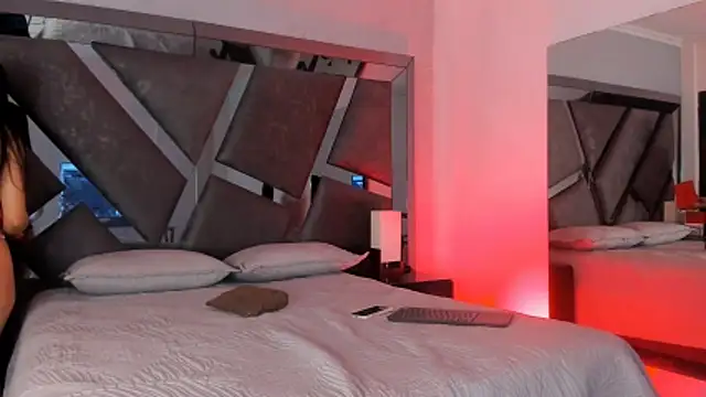 Radiant Naomi online show from 3, 6, 2026