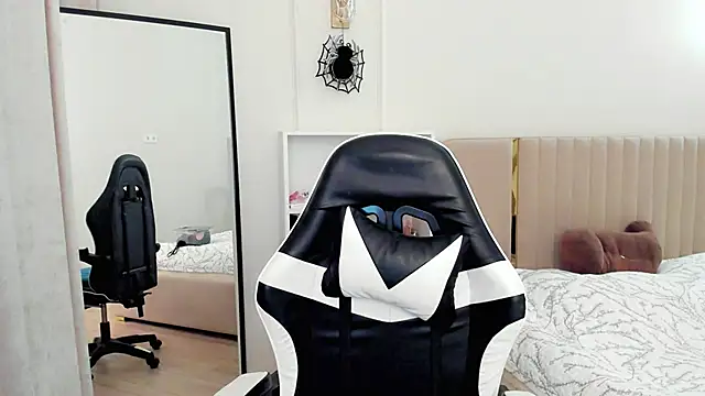 Snapshot of may_mia chatting on 23, 11, 2025 may mia online show from 23, 11, 2025