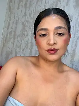 Snapshot of AdeleGray chatting on 4, 7, 2026 AdeleGray online show from 4, 7, 2026