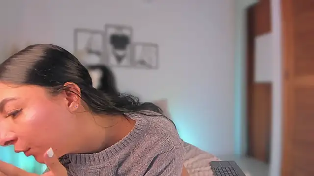 Snapshot of 777AylinZ chatting on 6, 4, 2026 777AylinZ online show from 6, 4, 2026