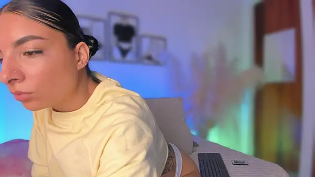 Snapshot of 777AylinZ chatting on 12, 4, 2026 777AylinZ online show from 12, 4, 2026