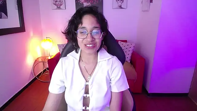 Lili Gomez  online show from 22, 3, 2025