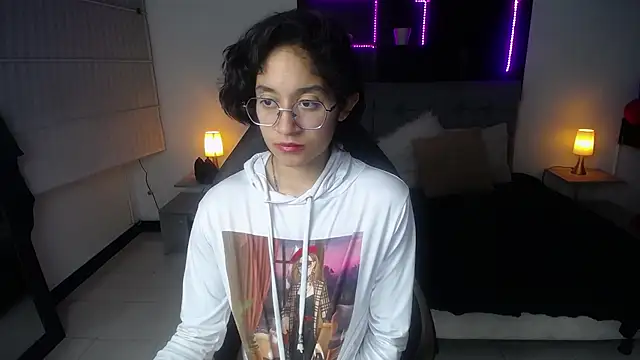 Lili Gomez  online show from 14, 3, 2025