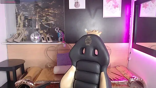 Lili Gomez  online show from 4, 10, 2025