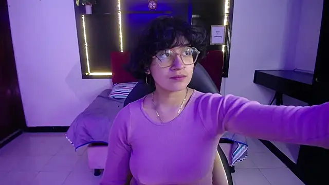 Lili Gomez  online show from 8, 11, 2025