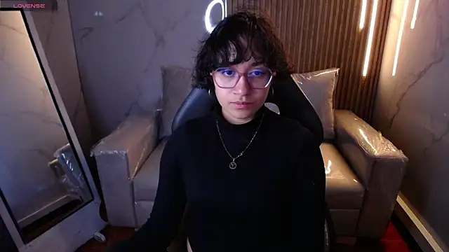 Lili Gomez  online show from 14, 11, 2025