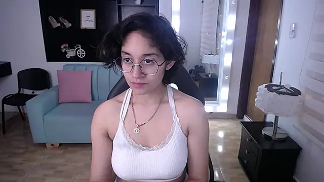 Lili Gomez  online show from 11, 3, 2025