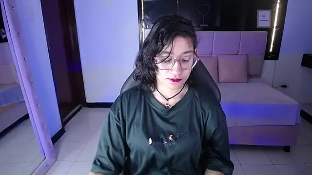 Lili Gomez  online show from 13, 9, 2025