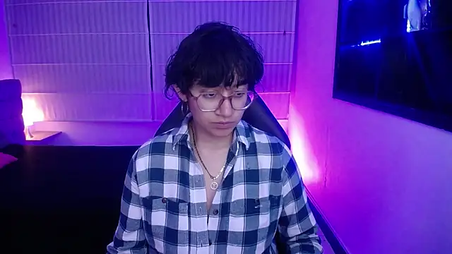 Lili Gomez  online show from 8, 1, 2026