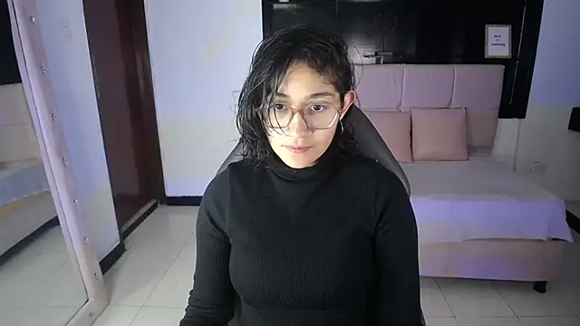 Lili Gomez  online show from 14, 9, 2025