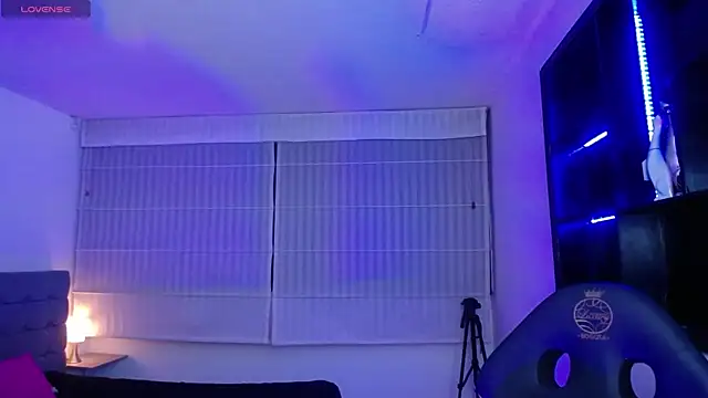 Lili Gomez  online show from 12, 1, 2026