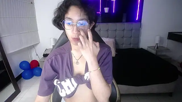 Lili Gomez  online show from 6, 3, 2025