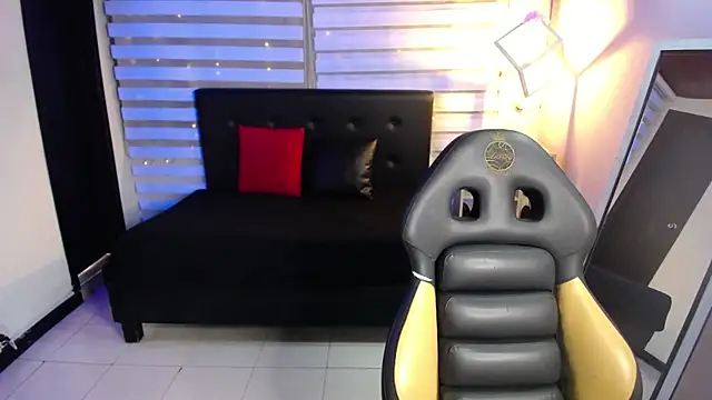 Lili Gomez  online show from 4, 11, 2025