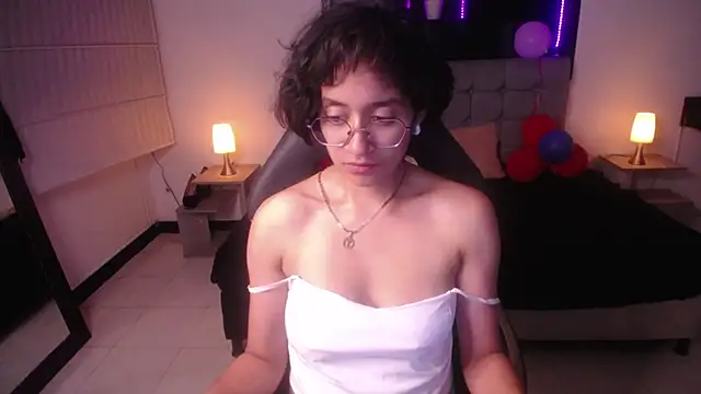 Lili Gomez  online show from 2, 3, 2025