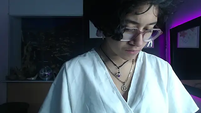 Lili Gomez  online show from 3, 10, 2025