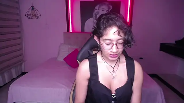 Lili Gomez  online show from 22, 9, 2025