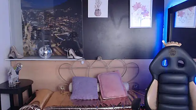 Lili Gomez  online show from 20, 10, 2025