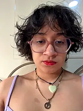 Lili Gomez  online show from 4, 12, 2025