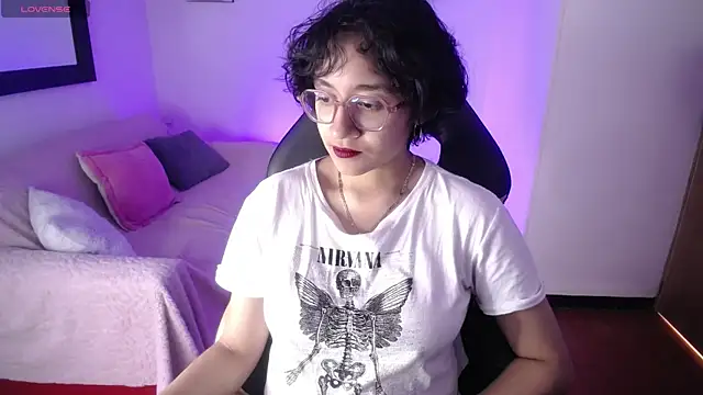 Lili Gomez  online show from 18, 11, 2025