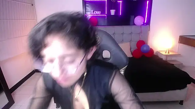 Lili Gomez  online show from 3, 3, 2025